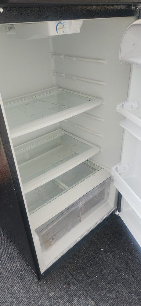 FREE Fridge/ REFRIGERADOR Gratis!