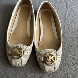 Micheal Kors Flats 