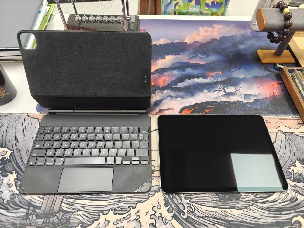 IPAD PRO 11 INCH 2ND GEN (256GB WIFI ONLY) WITH APPLE KEYBOARD
