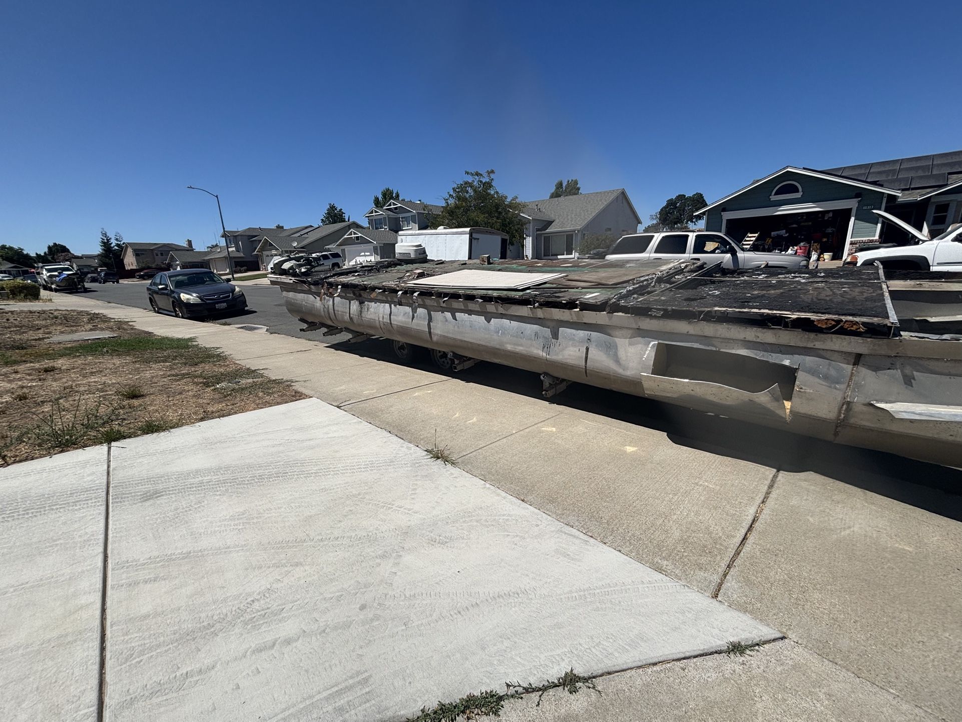28 Ft Pontoon Boat