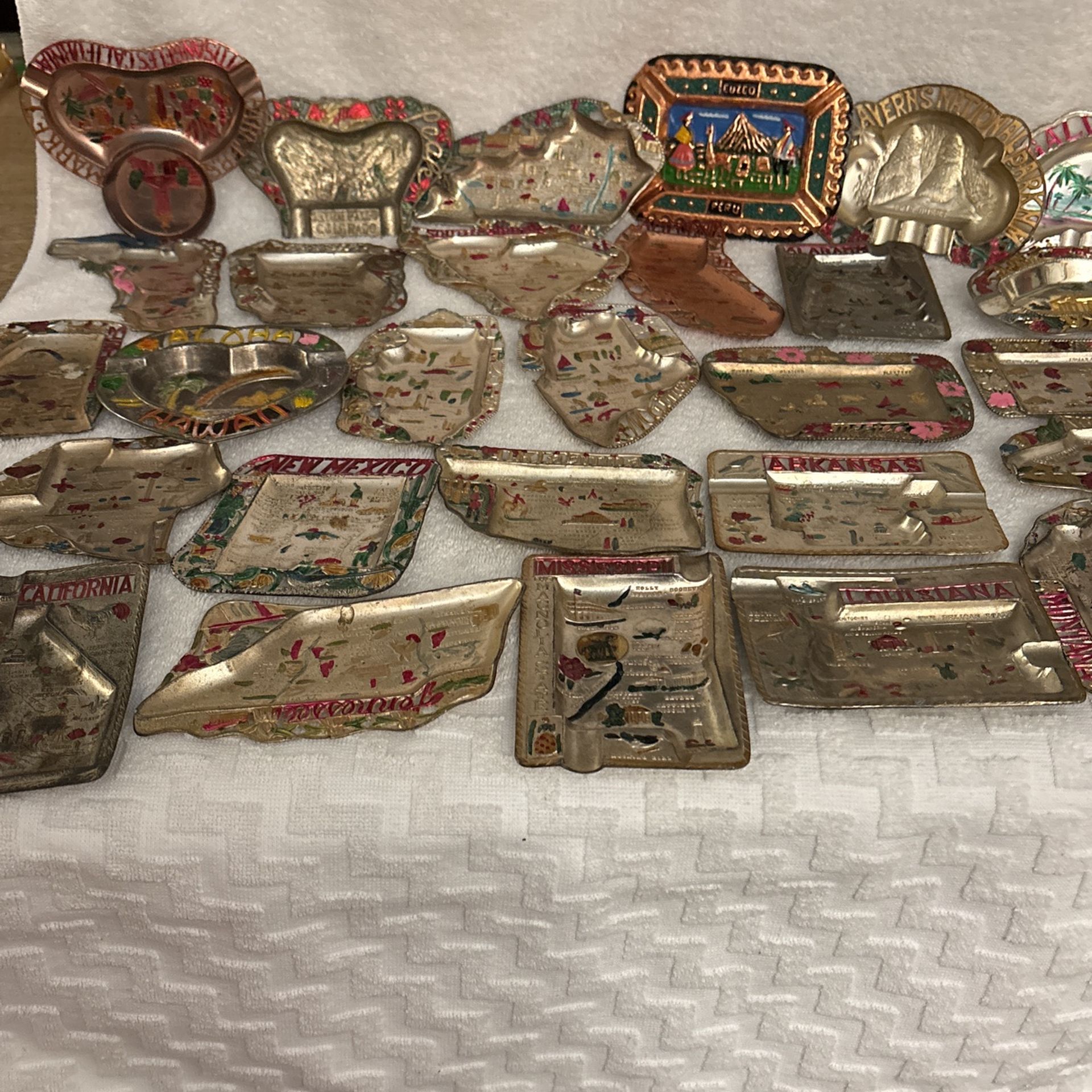 Vintage Tin Ashtrays/souvenirs