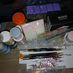 Acrylic nail powder and nail kit