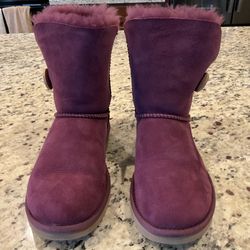 Genuine Uggs Women Short Boots Size 6