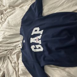 gap sweatshirt
