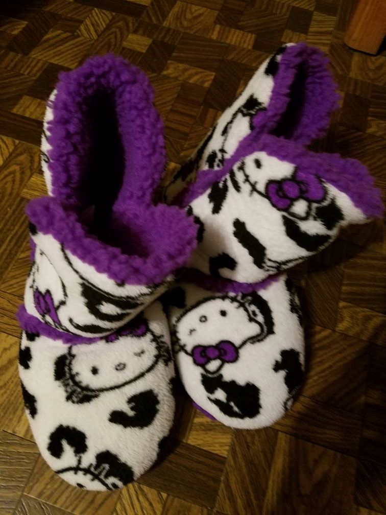 Brand new hello kitty slipper size 9-10