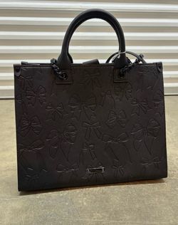 Betsey Johnson Large Bow Embossed XOKIARA2 Tote Bag Black Bows New