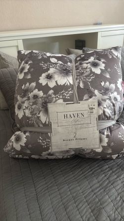 Set of 2 NEW cushions