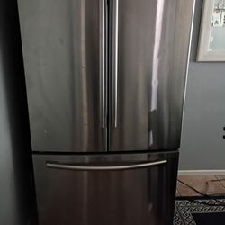 REFRIGERATOR 