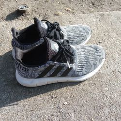 !! Men's / Female Shoes Adidas  Women Size 8