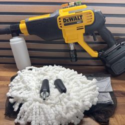 DEWALT 20V MAX 550 PSI 1.0 GPM Cold Water Cordless Battery Power Cleaner with 4-Nozzles (Tool Only)