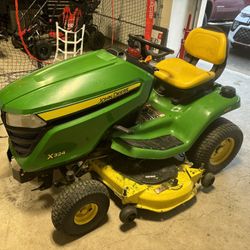 John Deere X324 Riding Mower 