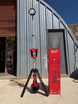 Milwaukee m18 dual power tower light tool only