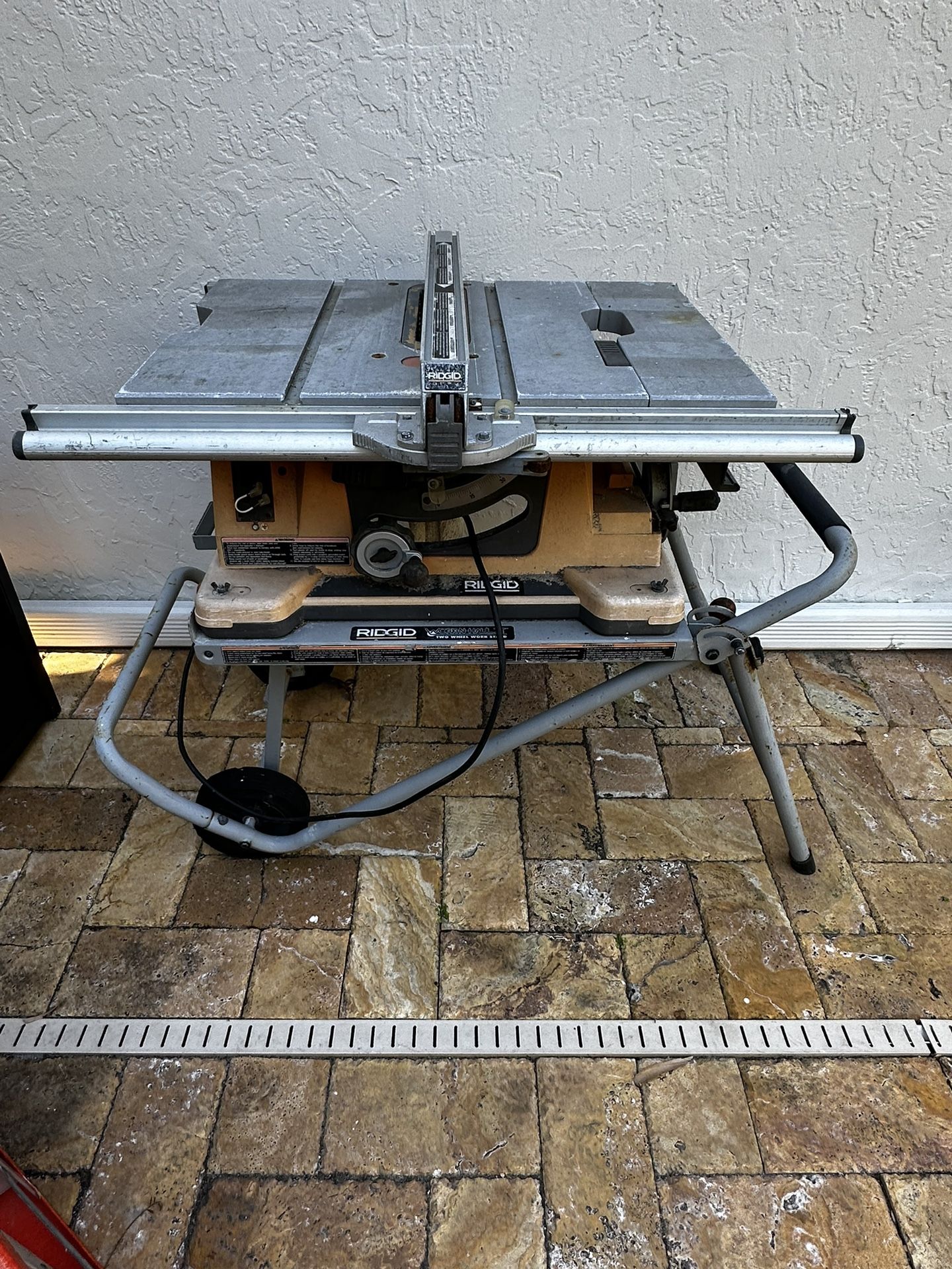 RIDGID Table Saw With Stand