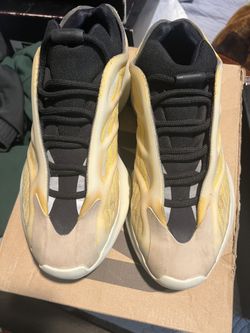 Yeezy 700 Sunflower Size 7.5 Pre Owned 