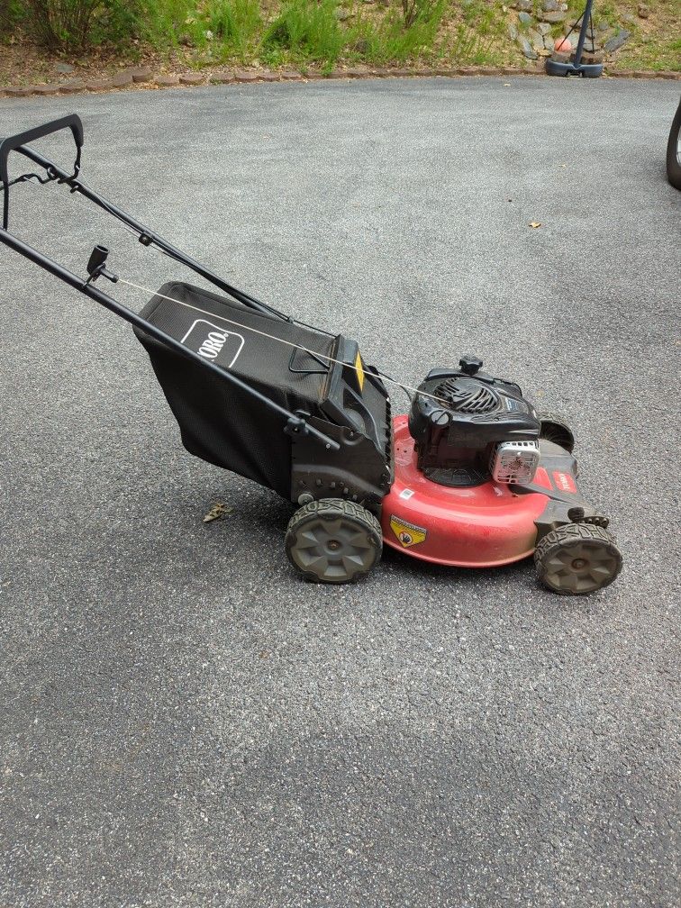Toro GTS 140cc Self-propelled Gas Mower Mulcher With Bagger No Oil Change For Life Just Add Oil As Needed Must Sell Quickly Serious Buyers Only