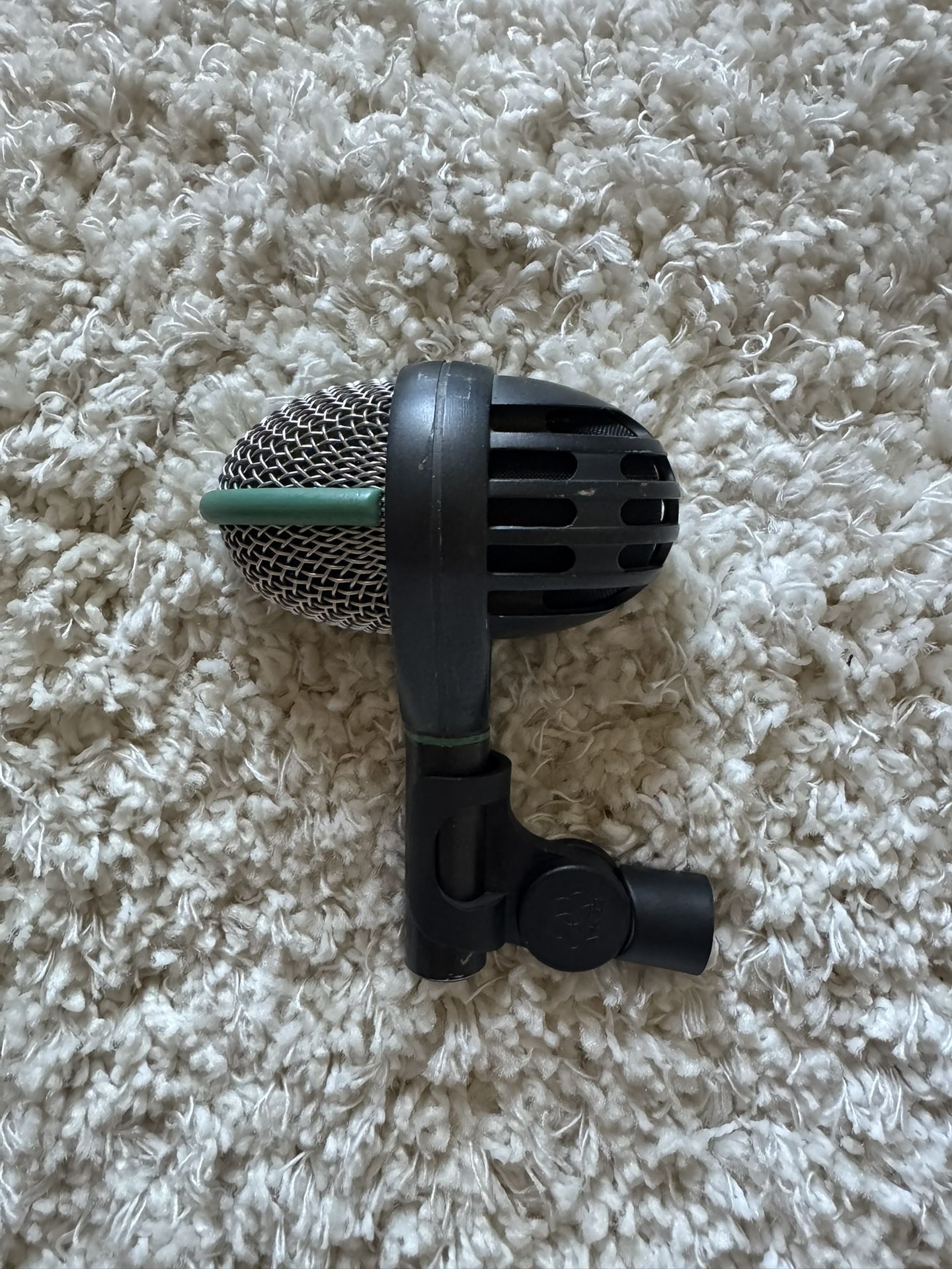 AKG D112