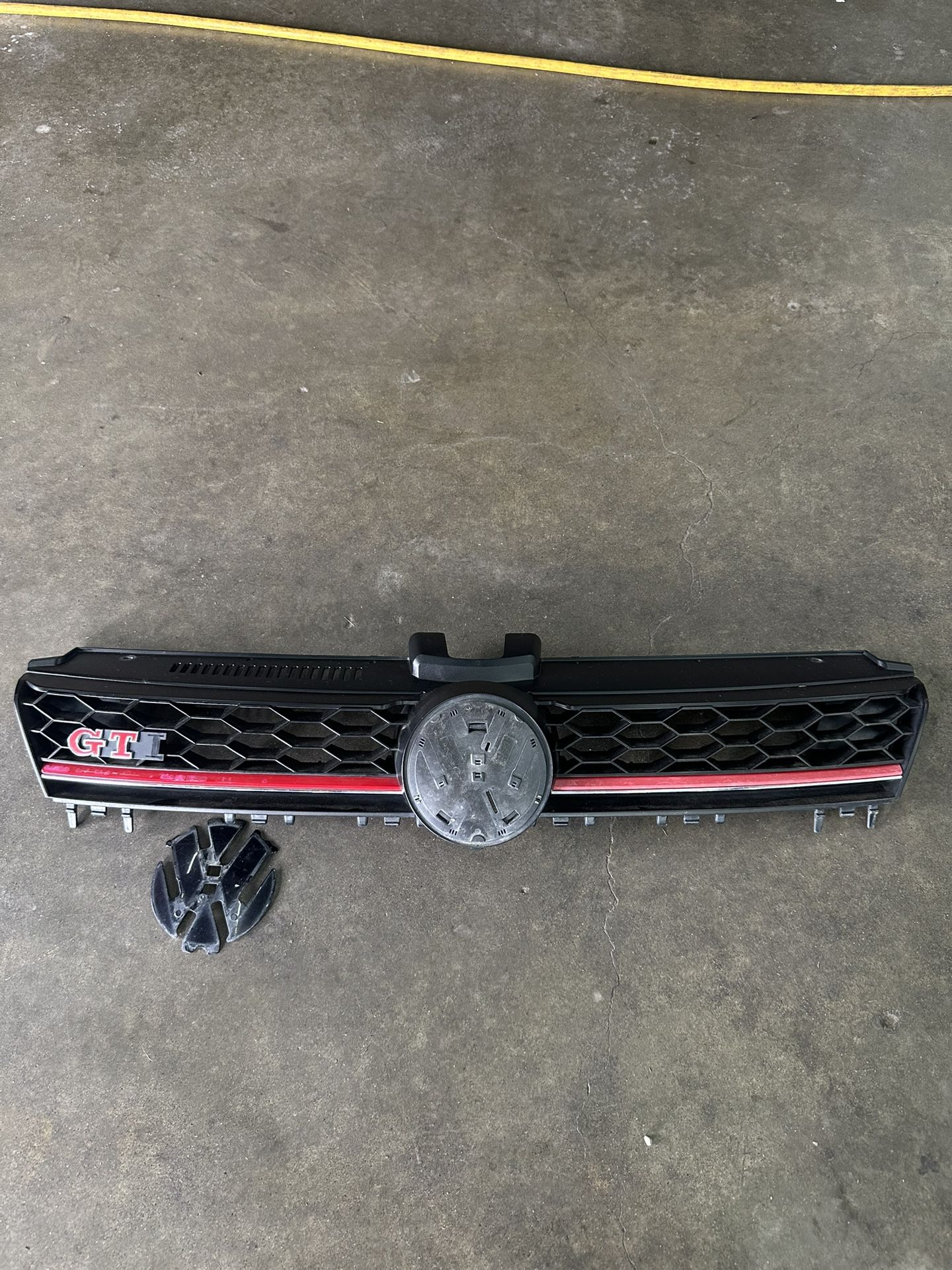 15-17 2015 VOLKSWAGEN VW GTI 2.0L FRONT GRILL GRILLE 5GM853653