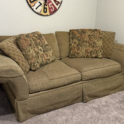 Free Bassett Furniture Couch
