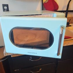 Insignia Microwave 