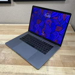 2017 15" MacBook Pro - 2.8 GHz i7 - 16GB - 256GB - 2GB GPU - 100% Battery