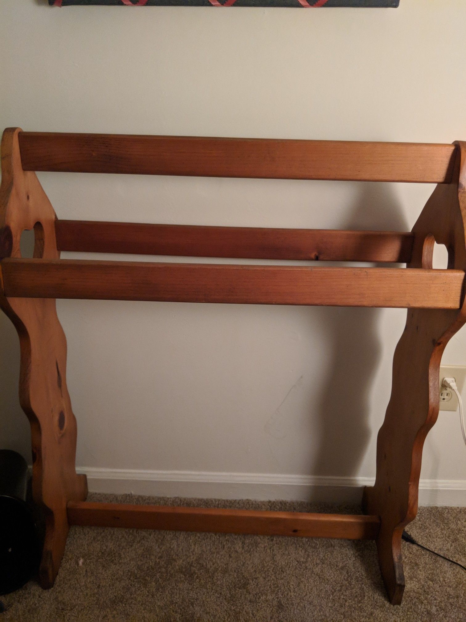 Quilt or blanket wooden rack