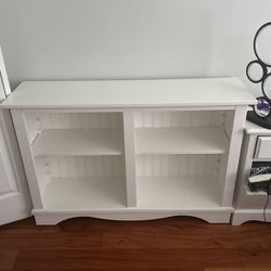 Dresser / Shelves 