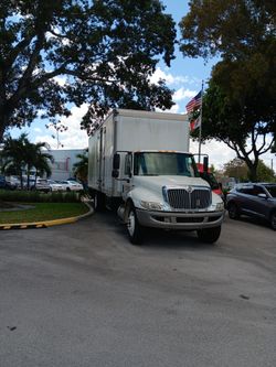Nice And Goo Condition Truck Ready To Work Hav A Lifgate