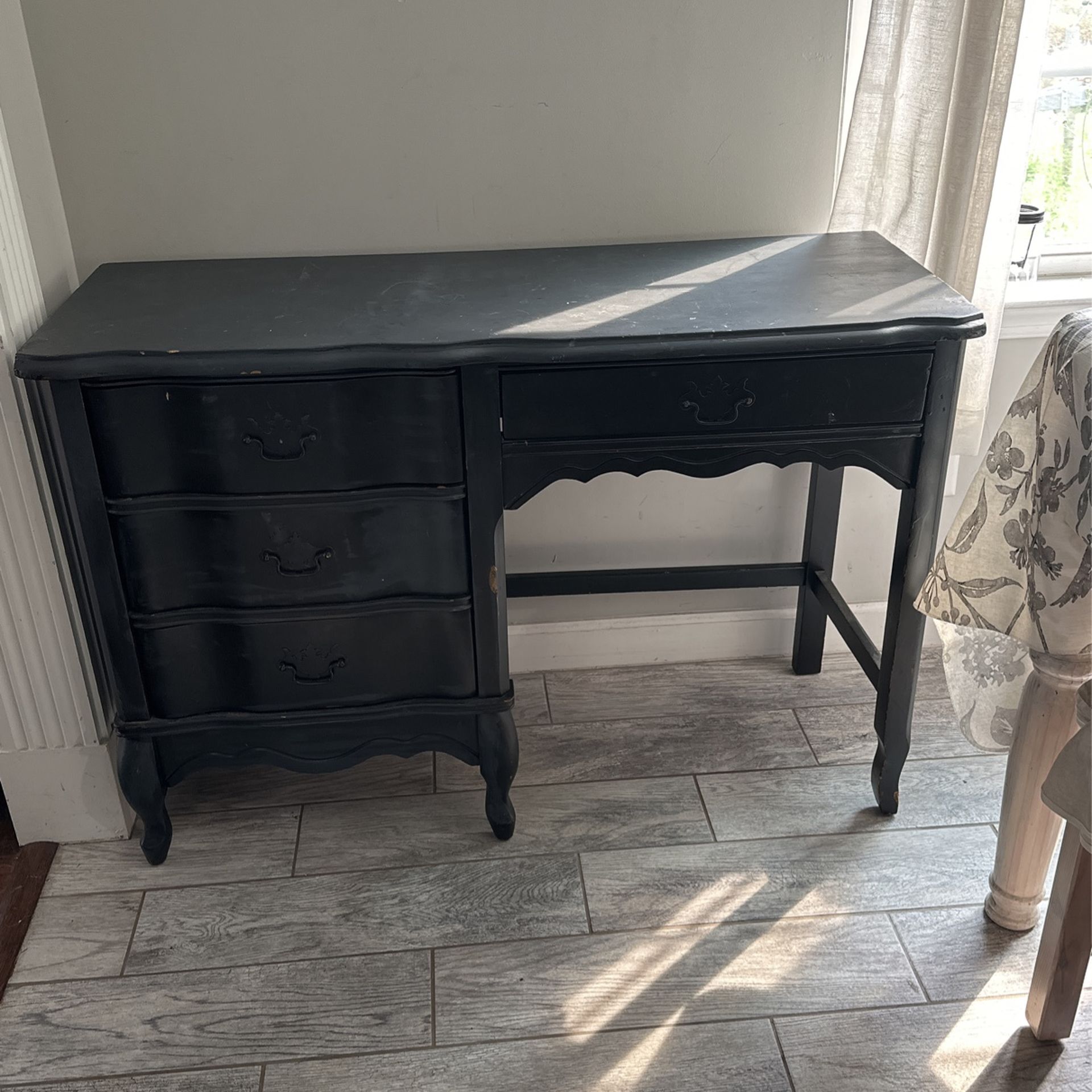 ANTIQUE DESK