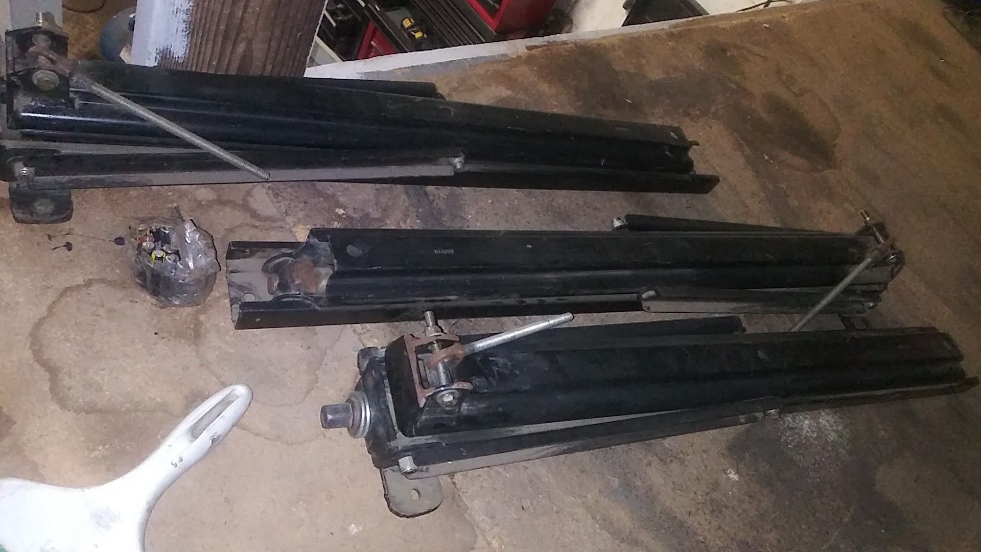 Tent and trailer Leveling jacks