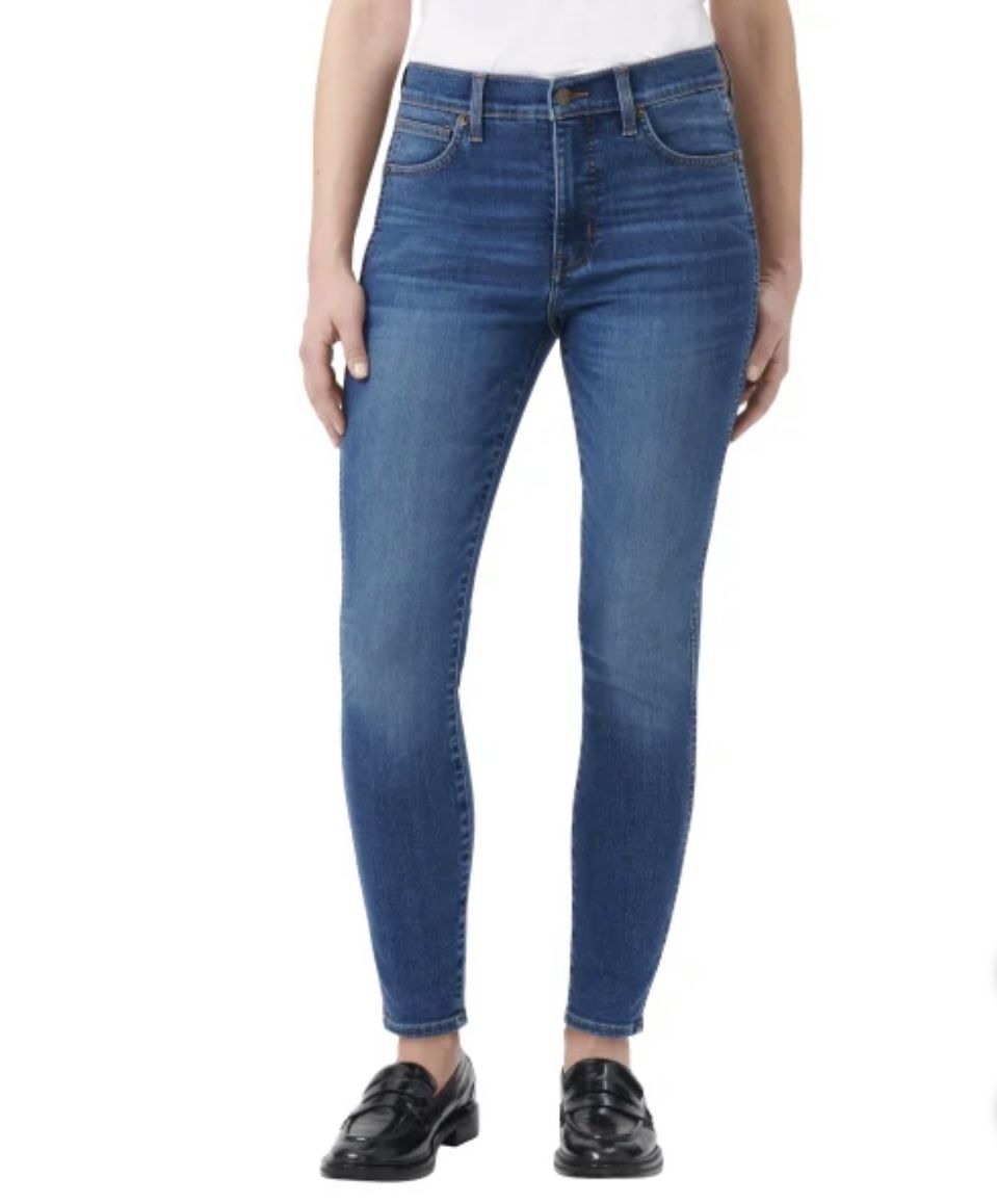 NWT Kirkland women's signature skinny Jeans Blue