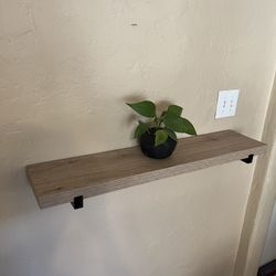 Wooden Shelf (including wall mounting brackets)