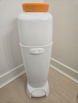 Diaper Genie Complete Diaper Pail (White) – Includes 1 Refill