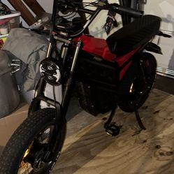 2 Used Like New Freesky Cheetah E-bikes With Dual Motor Electric Dirt Bike