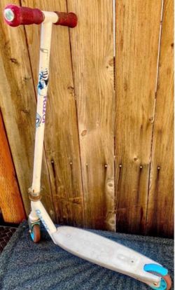 Girls' scooter
