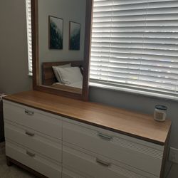 Drawer Chest With Mirrors 