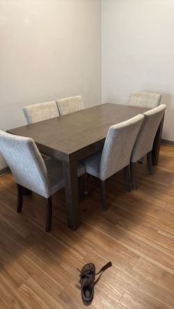 Dining Table And Chairs 