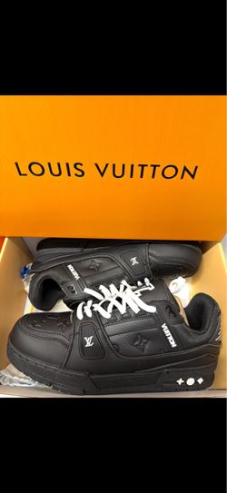 LV SNEAKERS