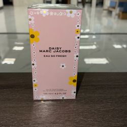 Marc Jacob’s Daisy Eau So Fresh 4.2 oz Eay De Toilette For women