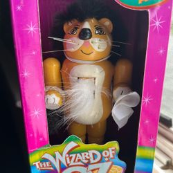 The Wizard If Oz Cowardly Lion Nutcracker 7”