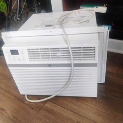 Aire Acondicionado  En Buenas Condiciones Es 10.000 BTU 