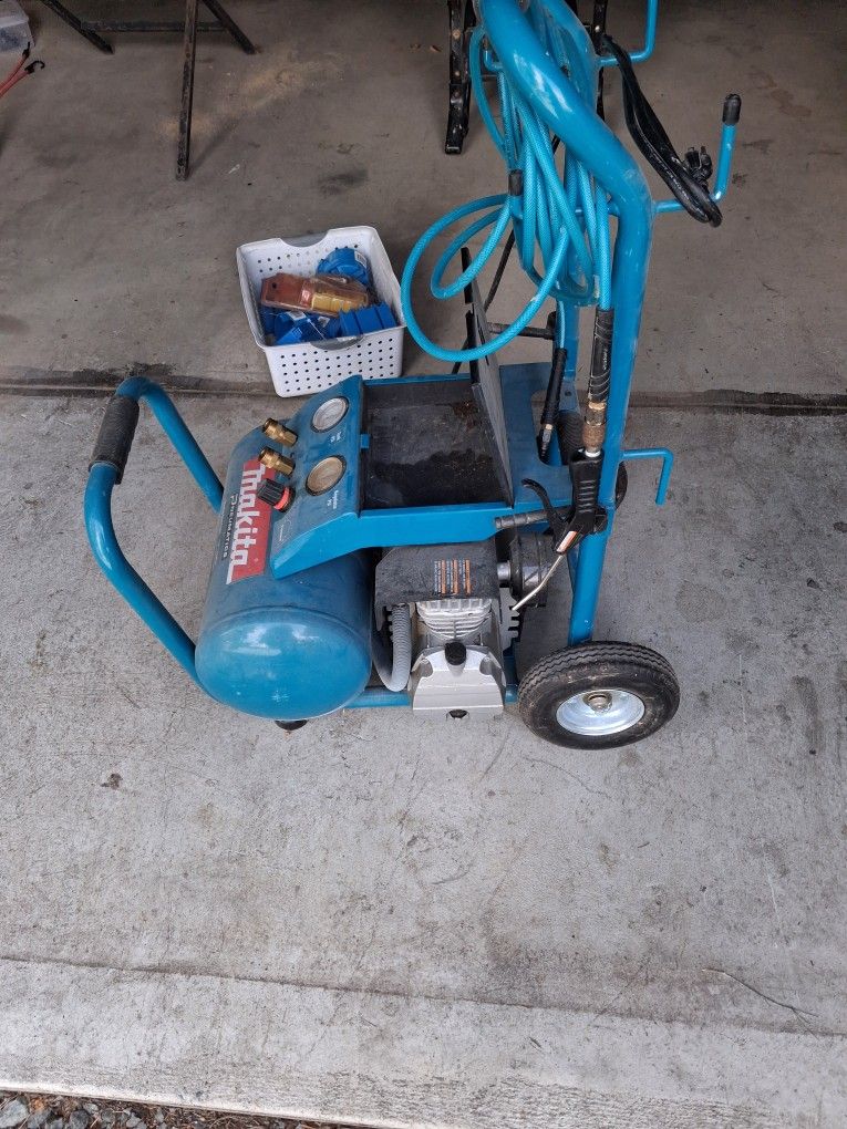 Air compressor MAKITA