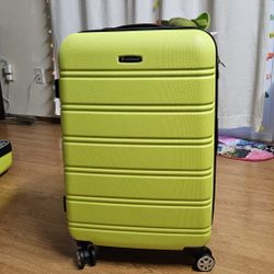 NEW Rockland 28", 24" Luggage .
