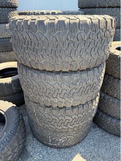 Vendo 33/12.50/R17 las 4 llantas Bfgoodrich por $220