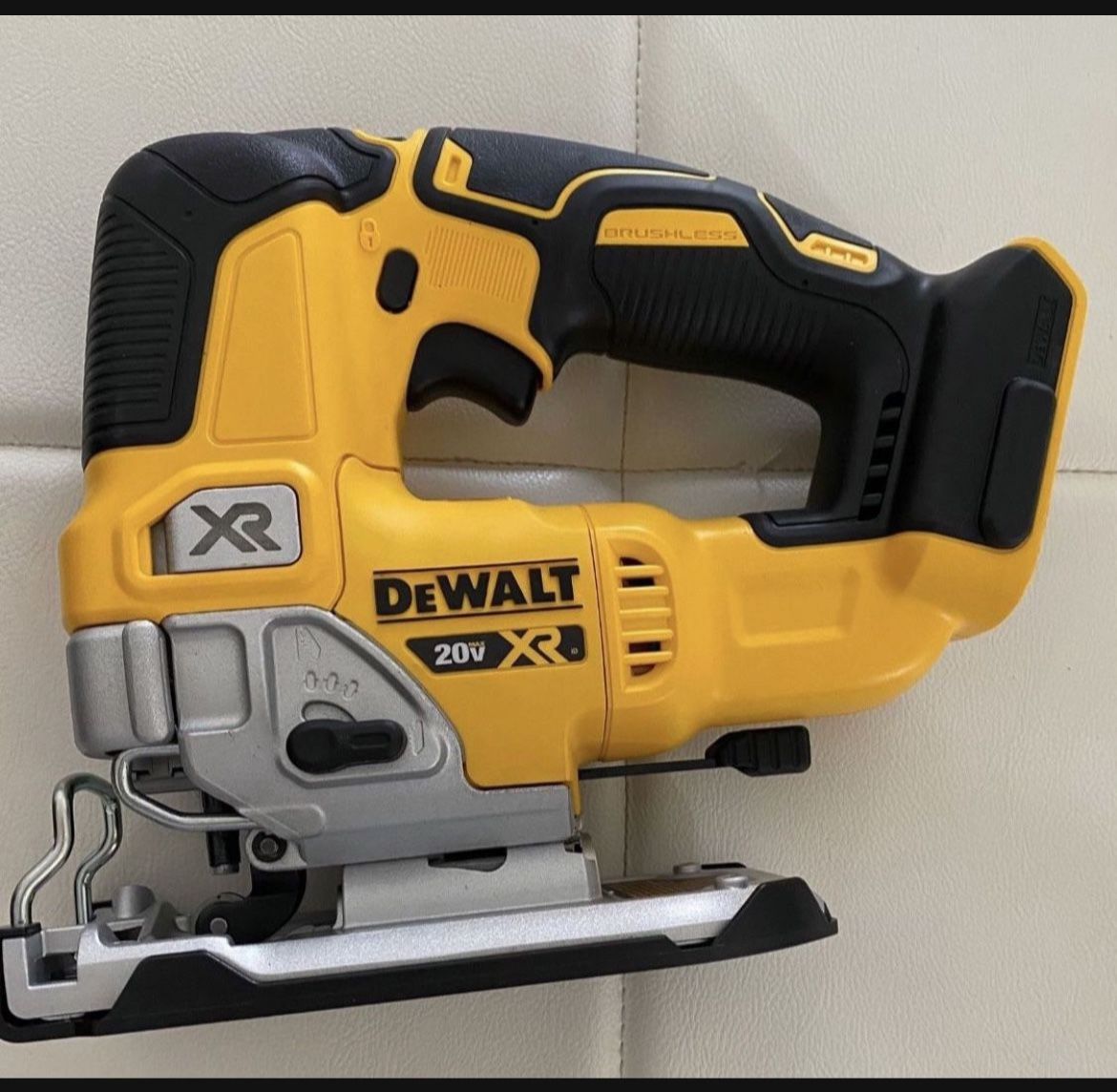 DEWALT 20-Volt MAX XR Cordless Brushless Jigsaw (Tool-Only)