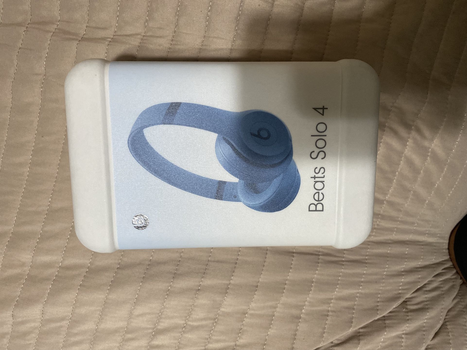 New And Sealed Beats Solo 4 Original