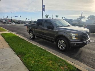 Ford F-150 SuperCrew Pickup Truck