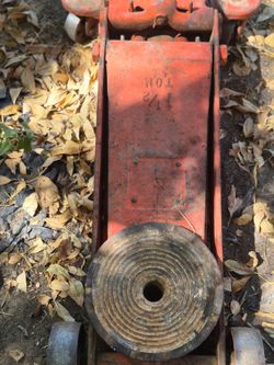 1.5 Ton Red Floor Jack