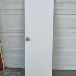 24” interior door with door knob 