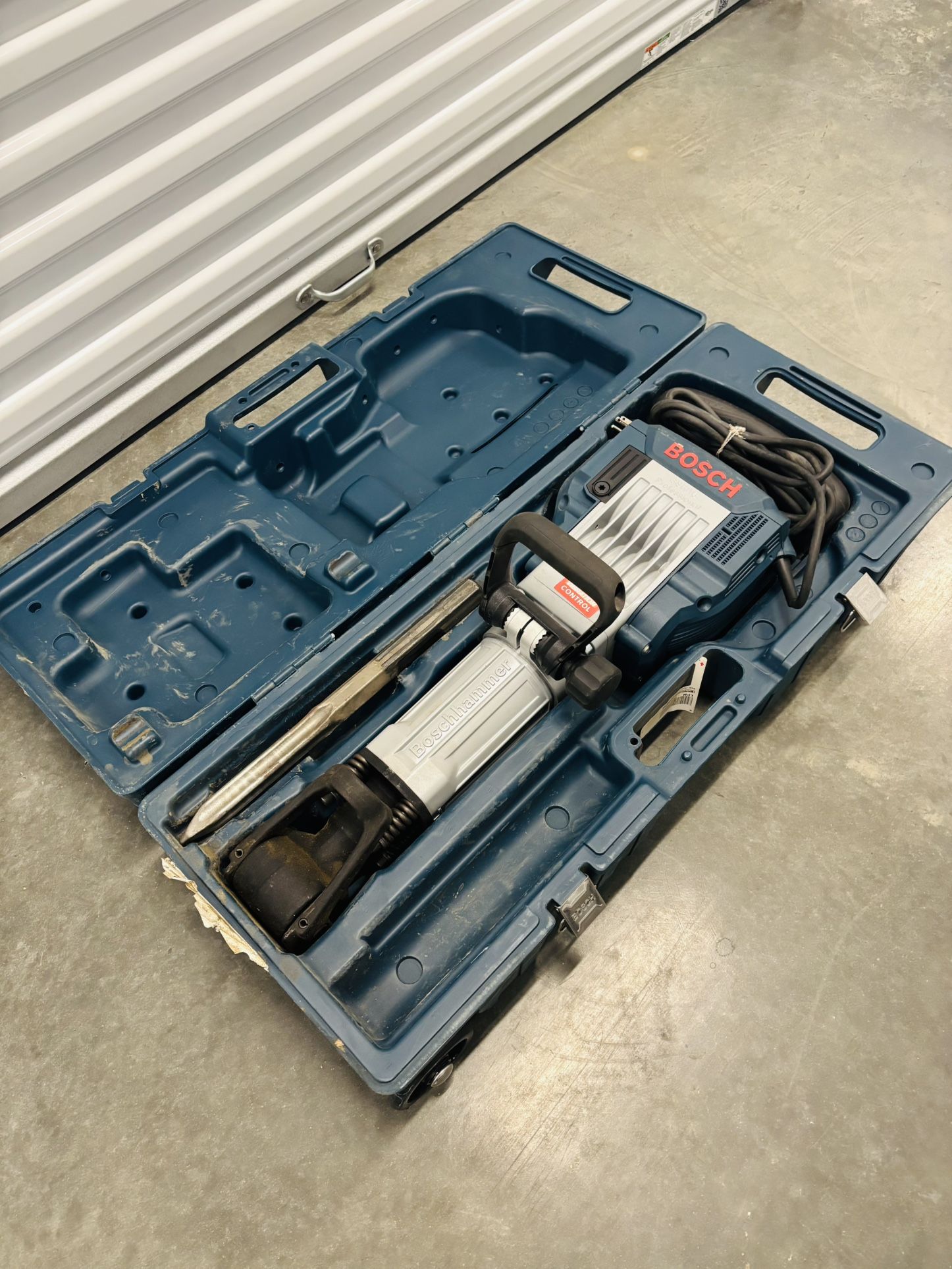 Bosch 15 Amp 1-1/8 in. Corded Concrete Electric Hex Breaker Hammer Kit with Hard Carrying Case with Wheels