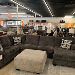 Beautiful Oversized Sectional /couch /Living room set